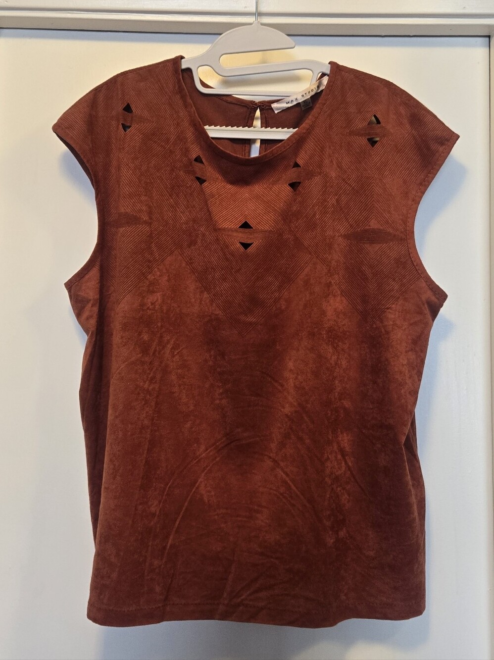Sleeveless Suede-Effect Cutout Top in Rust - Max Studio